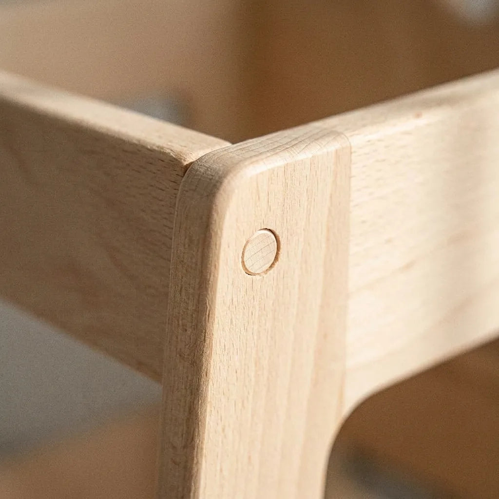Montessori 3 in 1 learning tower, close-up of the materials and finish